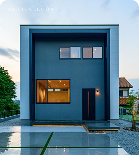 美術館のような 美しい佇まいの家